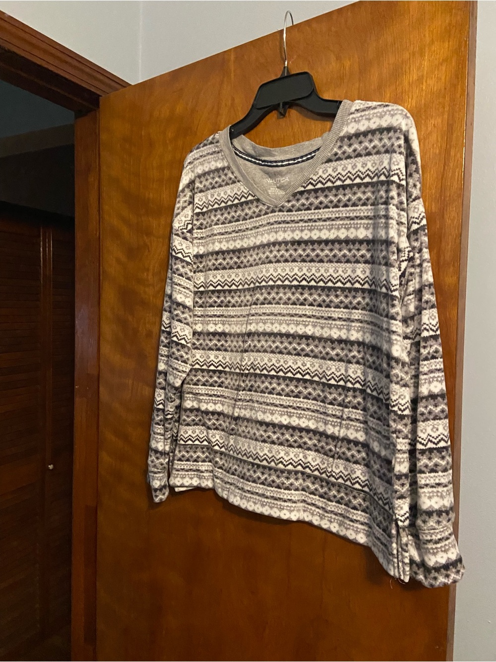 Nautica Gray & White Patterned V-Neck Sweater